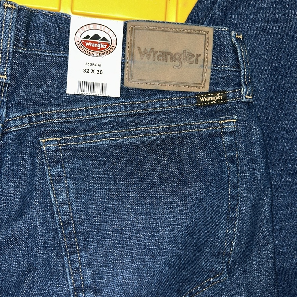 NWT Wrangler 32 x 36 blue jeans - Picture 2 of 4